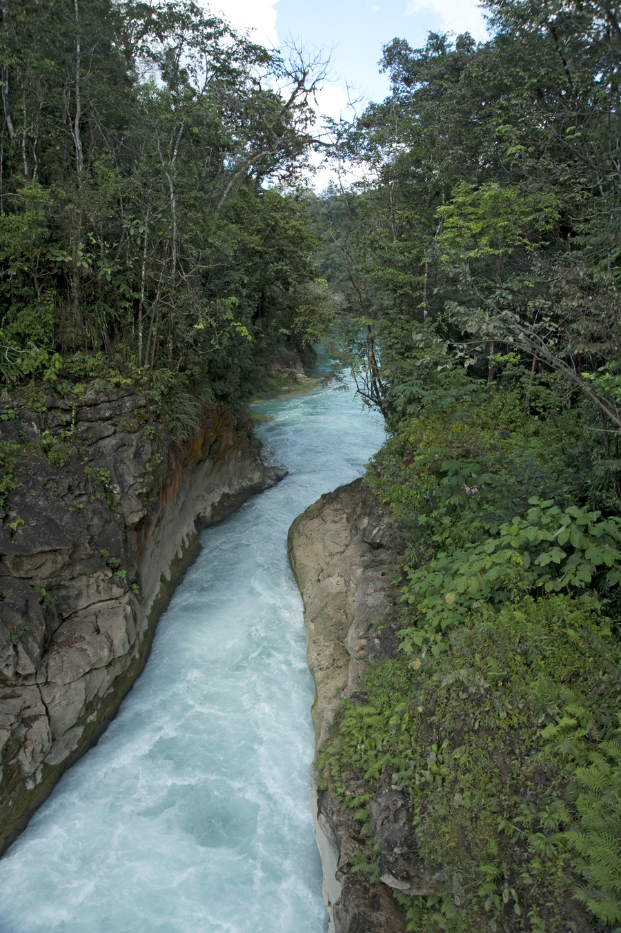 Rio Santo Domingo at Las Nubes, Chiapas, Mexico with a 24mm lens